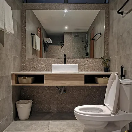 3R12Pax Fahrenheit88 A - Opposite Pavilion Kl Bukit Bintang Trx Kaite Homestay Kuala Lumpur Exterior photo