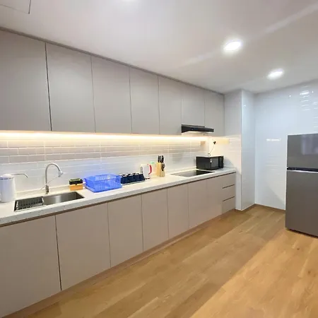 3R12Pax Fahrenheit88 A - Opposite Pavilion Kl Bukit Bintang Trx Kaite Homestay Kuala Lumpur Exterior photo