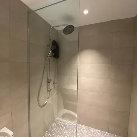 3R12Pax Fahrenheit88 A - Opposite Pavilion Kl Bukit Bintang Trx Kaite Homestay Kuala Lumpur Exterior photo